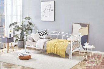 Кровать без матраса